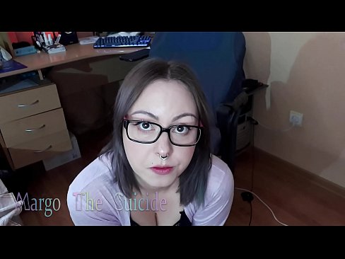 ❤️ Neska sexy betaurrekoekin dildoa zurrupatzen du kameraren aurrean ❤️❌ Izorra %eu.sexygirlspics-com.ruan ﹏